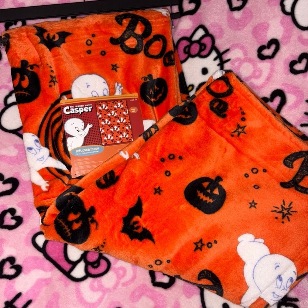 Casper the Friendly Ghost 50” x 70” Plush Halloween Throw Blanket